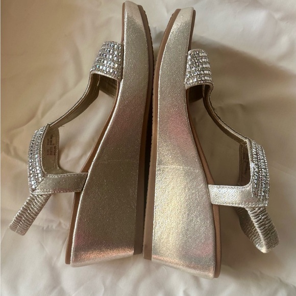Kelly & Katie Wedge Sandals - size 8.5M - Picture 3 of 7